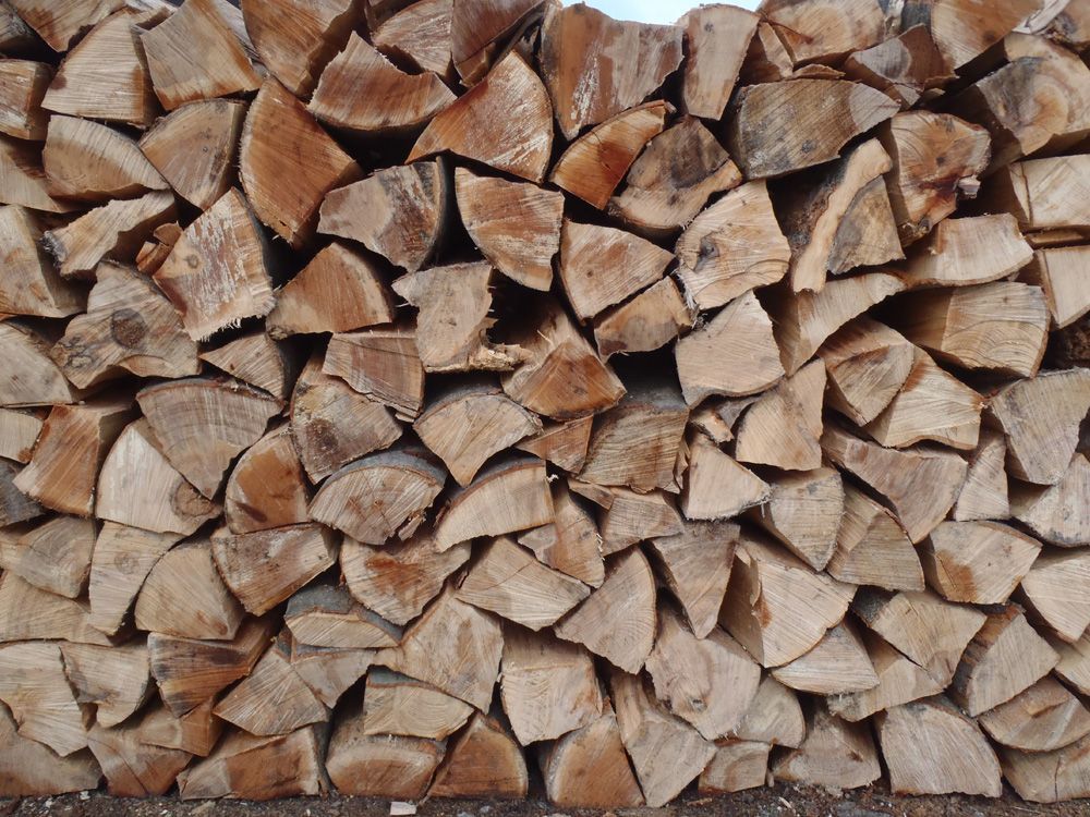 Štípané dřevo